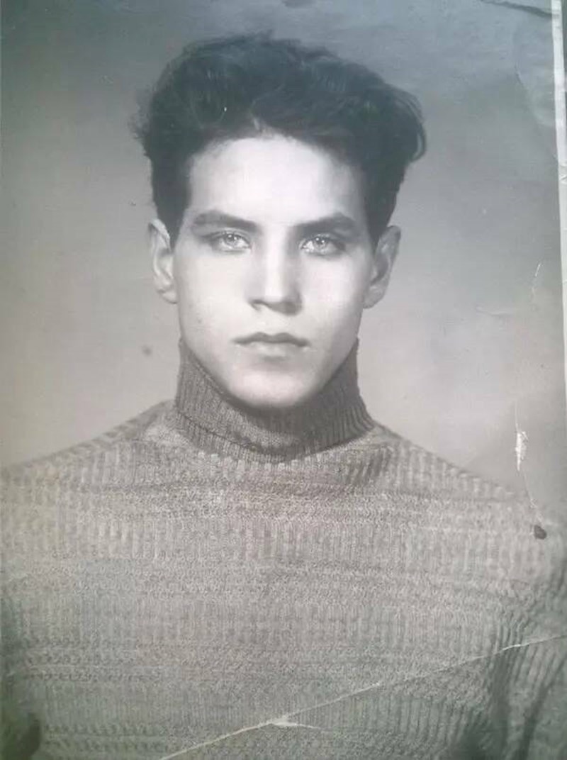 "Moj nevjerojatno zgodan djed, na poleđini fotografije piše da je nastala nekad tijekom 1970-ih"