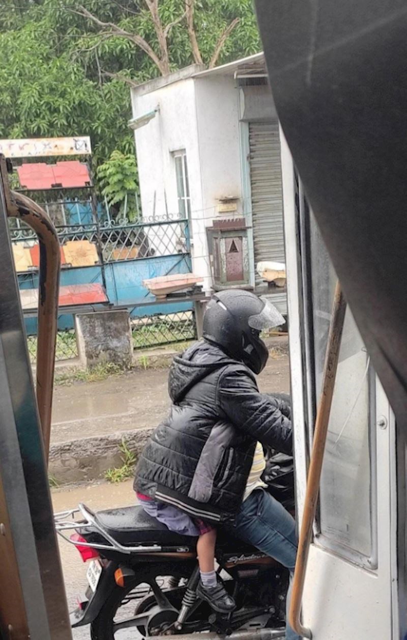 15. Pišu ljudi: kako vozi s tako malim nogama? 😃