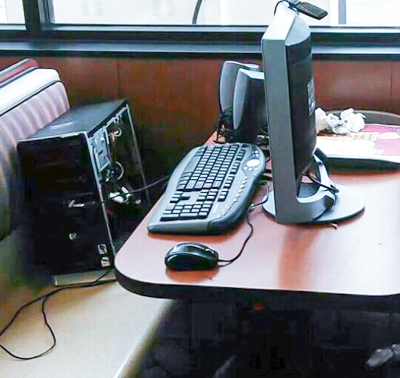 7. "Frajer si je donio baš cijelu opremu da radi u restoranu"