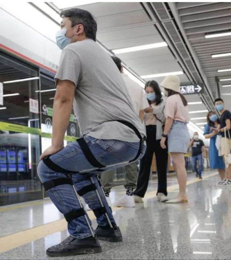 "Ovo bi trebao biti nevidljiv stolac..."