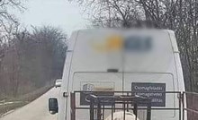Ekipu na Fejsu nasmijao prizor iz Mađarske, pogledajte što prevozi vozilo dostavne službe