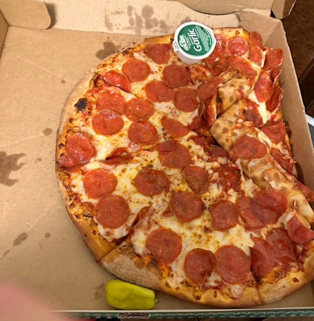 10. "Možete zamisliti moje zadovoljstvo kad sam otvorio kutiju i ugledao stanje pizze"