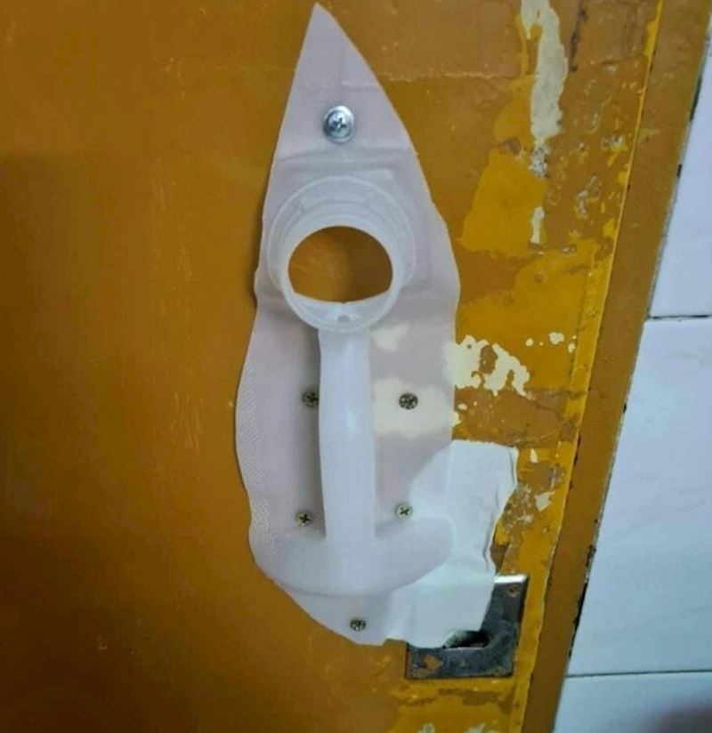 Ono kad vrata nemaju kvaku pa koristiš što možeš...