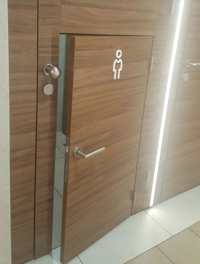 Vrata od wc-a koja kriju i mala vrata za djecu
