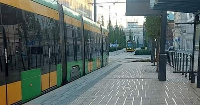Ekipu na Fejsu oduševio prizor s tramvajske stanice u Poljskoj, pogledajte što je dočekalo putnike