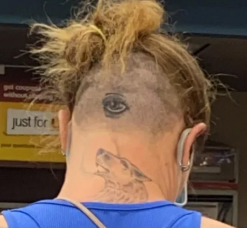 9. Kakva kombinacija tetovaža 😆