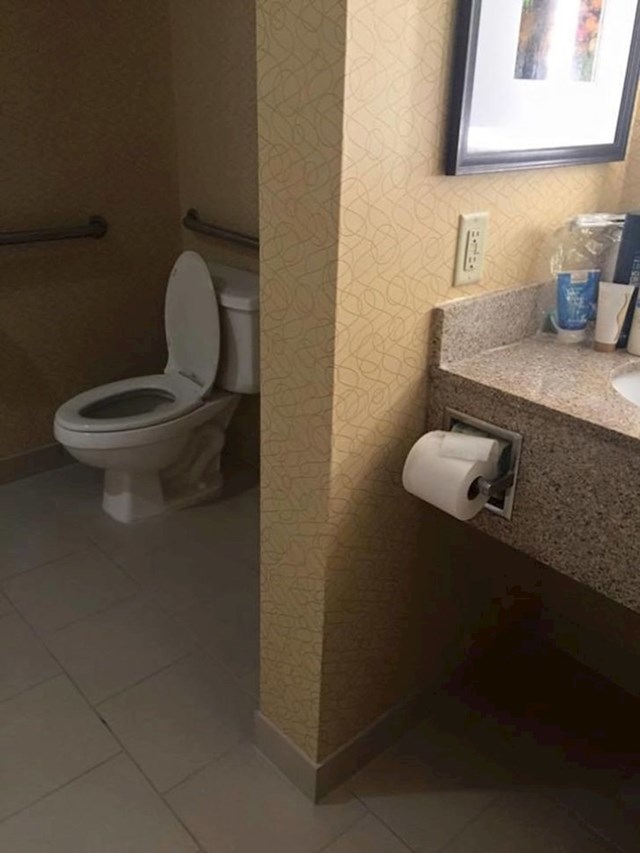 A mogli su ovaj toalet staviti i u drugu prostoriju