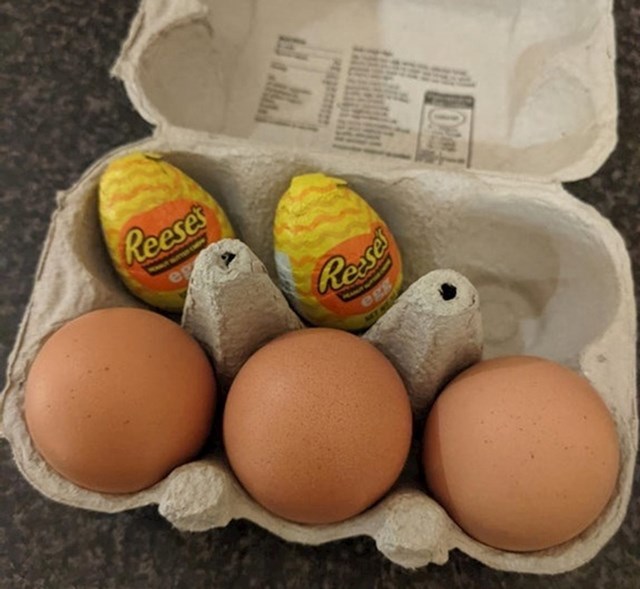 14. Djevojka je odlučila sakriti čokoladna jaja od dečka. Stavila ih je u kutiju od jaja, a tako ih je sačuvala za sebe jer njezin dečko ne voli jesti jaja