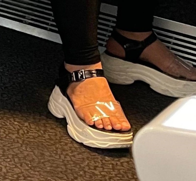 6. Ono kad želiš nositi ljetnu obuću, ali da bude udobna kao tenisice