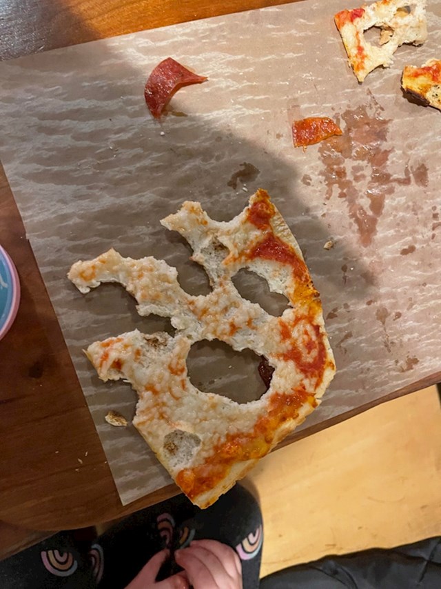 11. "Ovako moj sin jede pizzu. Ponekad se poram podsjetiti da je moj i da ga volim"