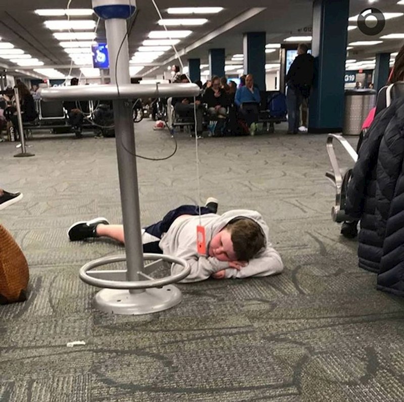 11. Ne znamo je li ovo genijalno ili jednostavno lijeno 😂