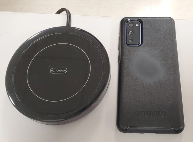 "Nisam dobro gledao pa sam mobitel stavio na grijač za šalice umjesto na bežični punjač..."