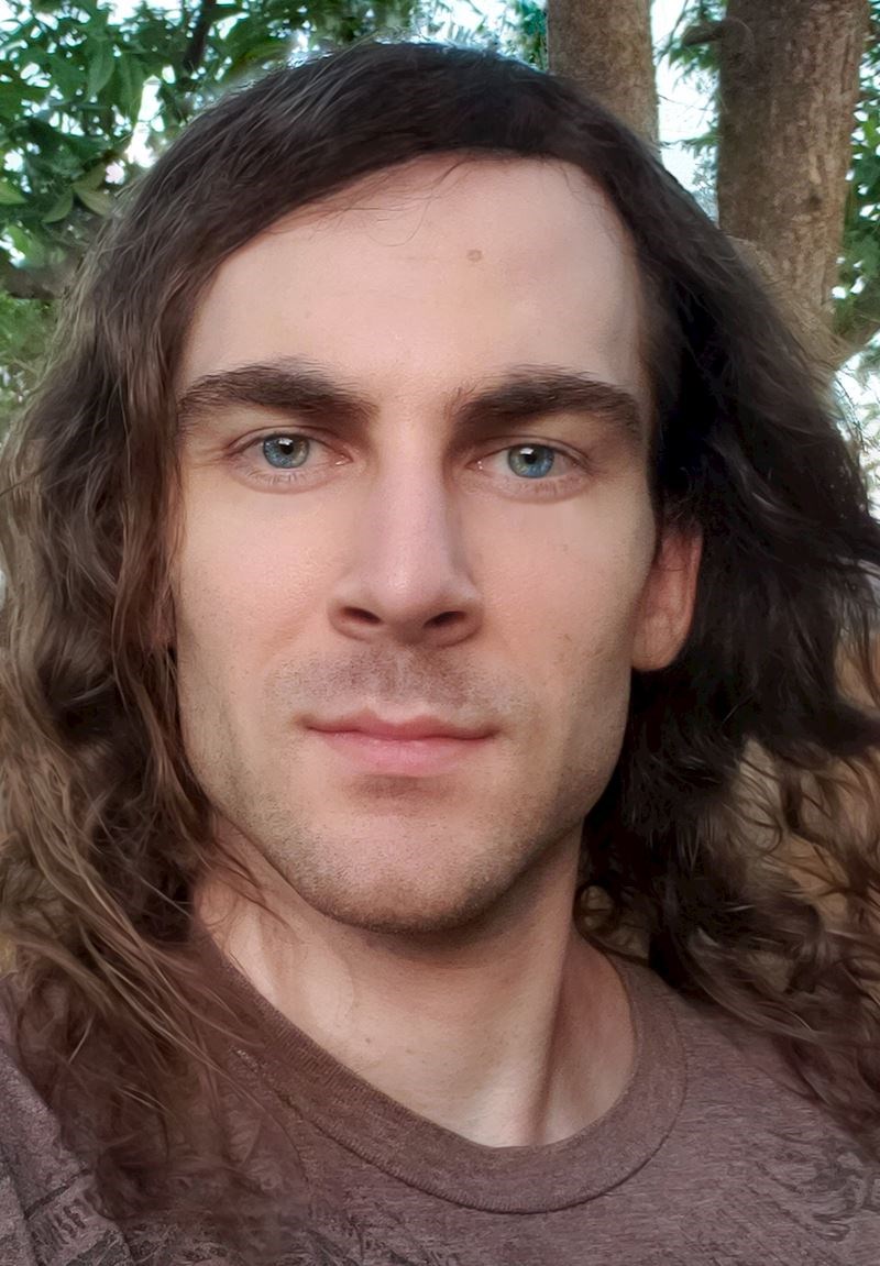 "Imam različite boje očiju, i u svakom oku po dvije boje"