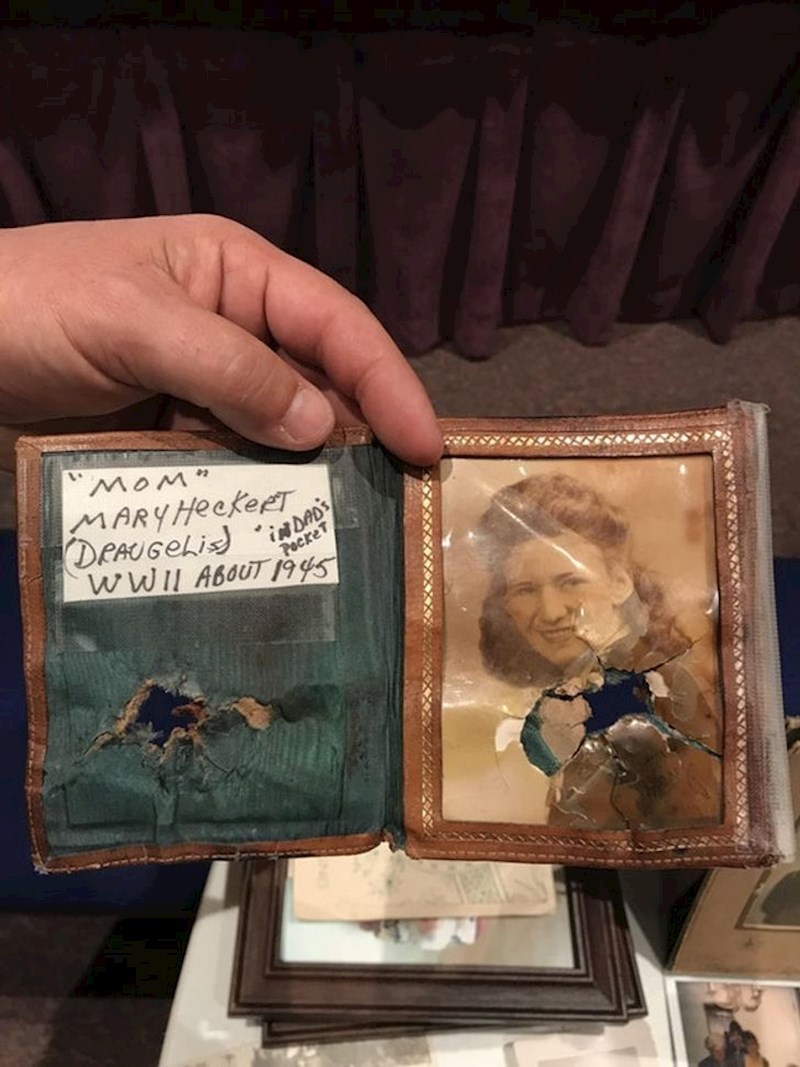 14. "Ovaj novčanik je jednom davno spasio život mom djedu. Mislim da ćemo ga zauvijek čuvati"