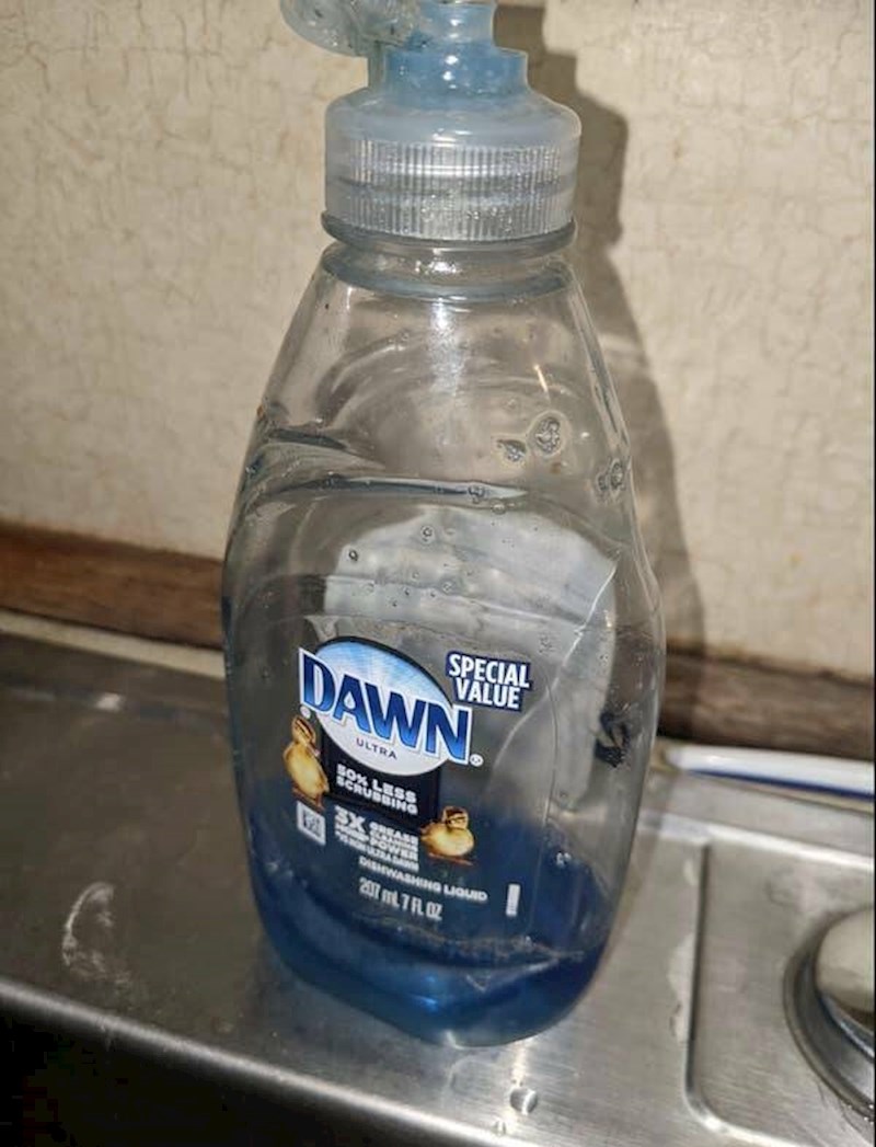 "Ne znam koliko je teško dolijati sredstvo za pranje posuđa, ali očito jako kad moj dečko to nikad ne radi"