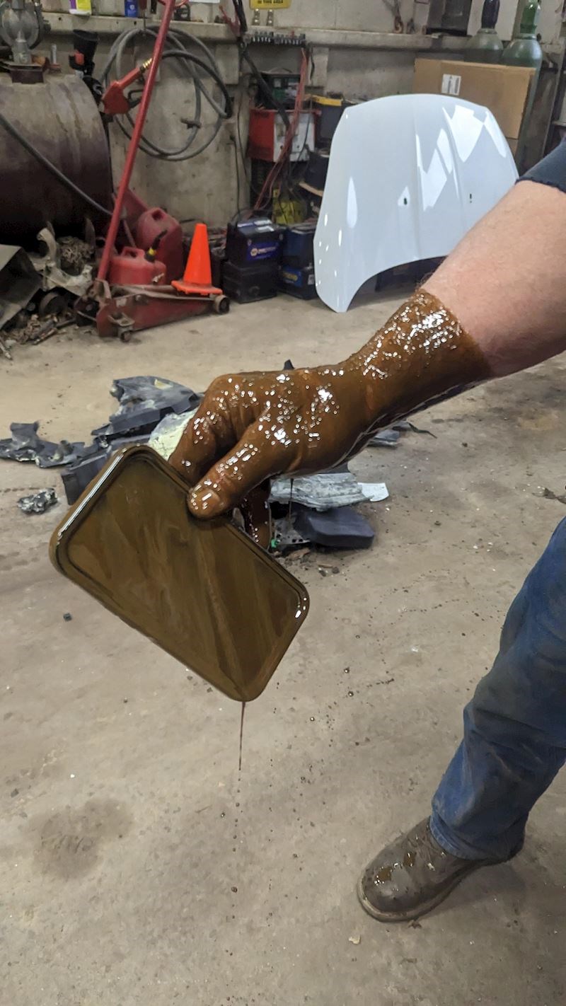 10. "Upao mi je novi mobitel u motorno ulje"