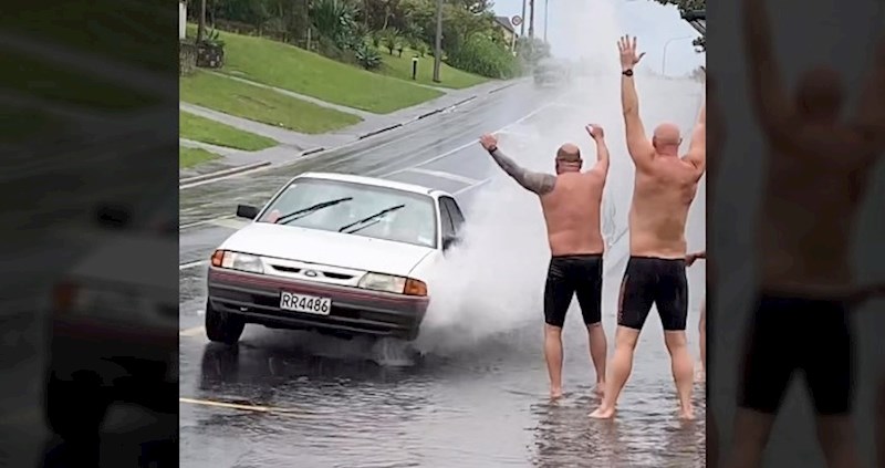 Ovaj urnebesan video hit je na društvenim mrežama, sve će vam biti jasno nakon što ga pogledate