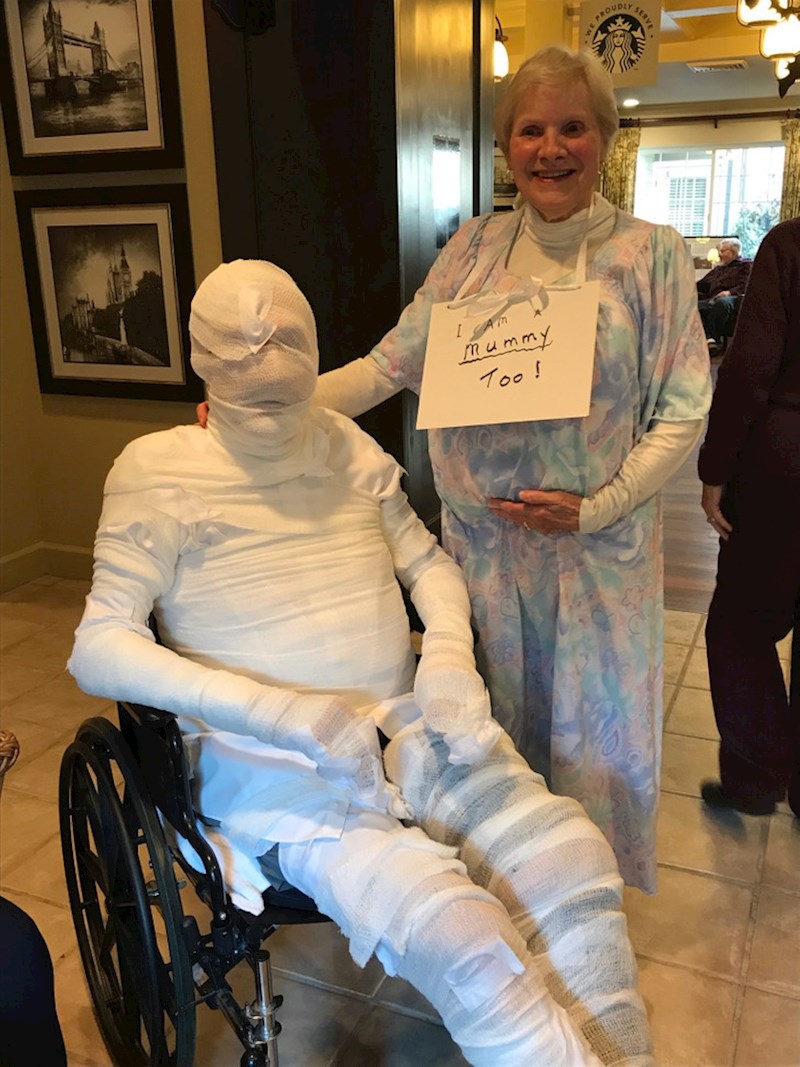 2. "Moji djed i baka su osvojili prvu nagradu za najbolji kostim u svom domu za starije"