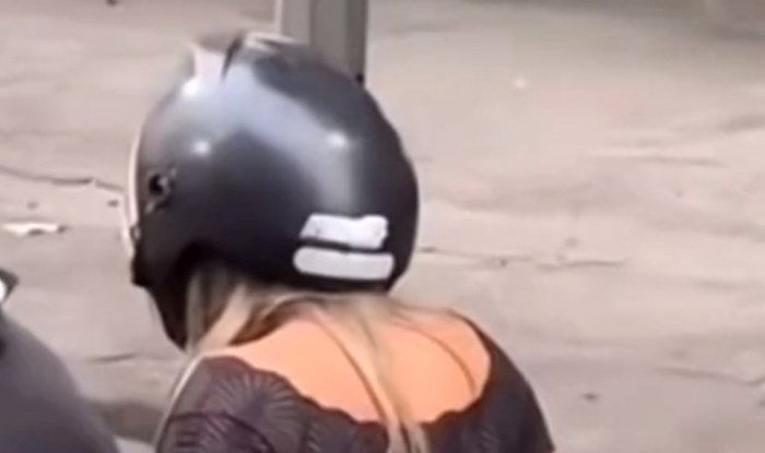 Video žene na motoru nasmijao je tisuće zbog jednog bizarnog detalja. Vidite li o čemu se radi?