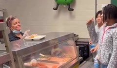 Video: Učenici jedne škole oduševili tisuće ljudi, pogledajte što su učinili za gluhonijemu kuharicu