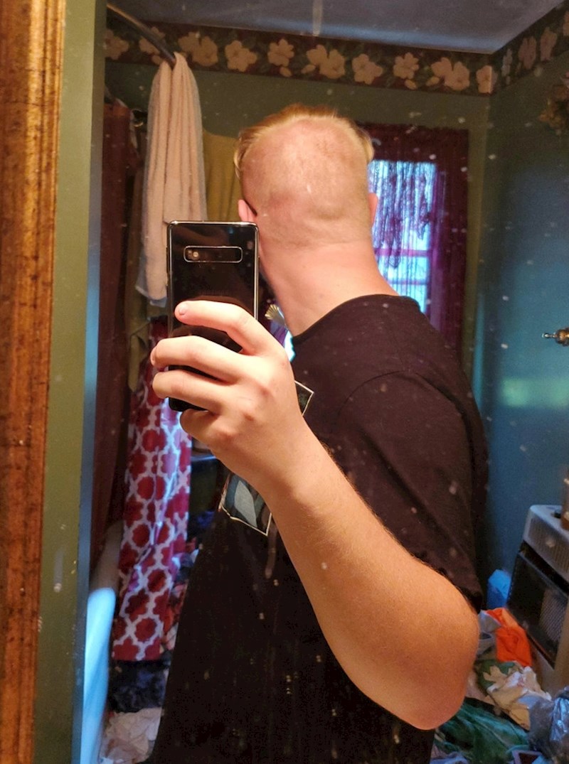 10. Ovako su ga ošišali u frizerskom salonu...