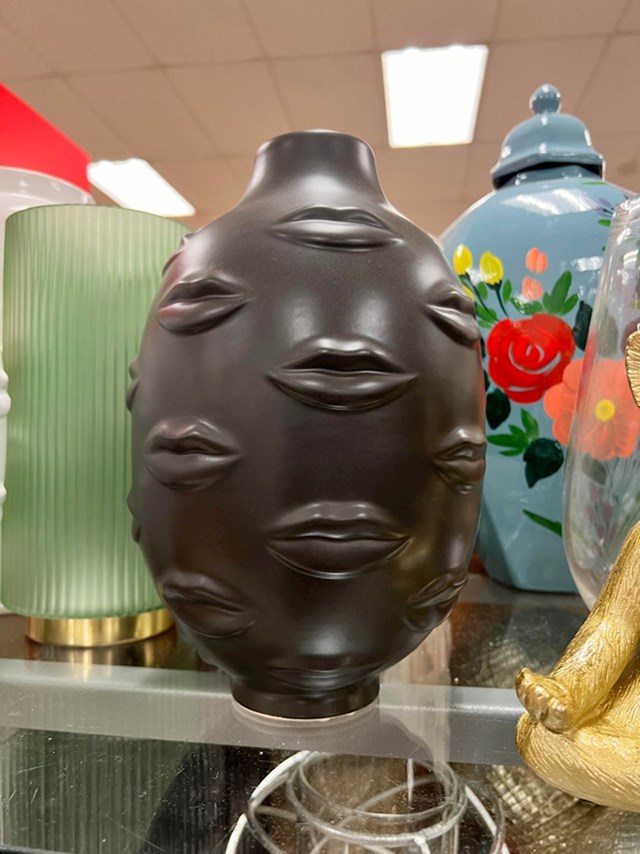 3. Ovo je vaza koju vjerojatno nikad ne bismo poželjeli kupiti