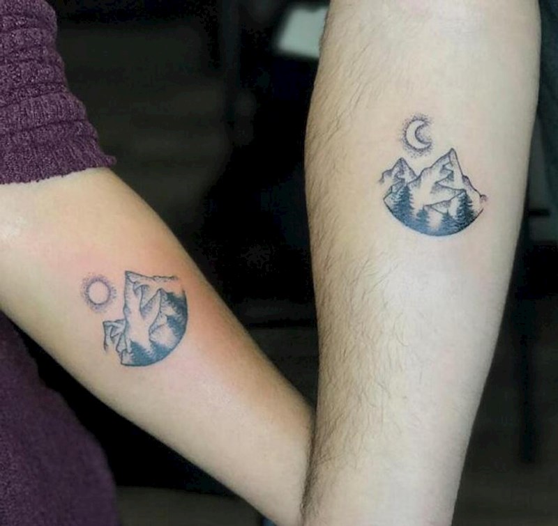 "Odlučili smo tetovirati simbolične tetovaže. Upoznali smo se u prirodi i shvatili da bi takva trebala biti i naša tetovaža"