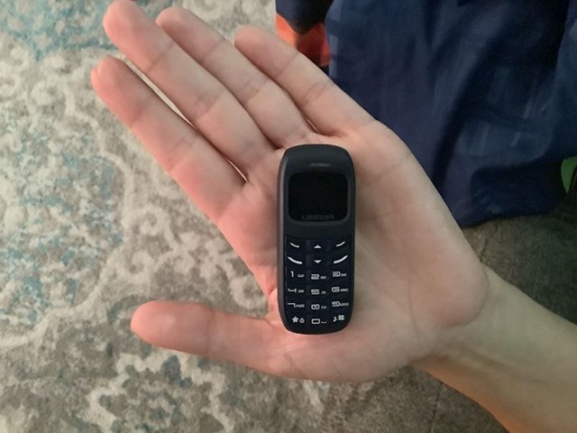 20. "Stigao mi je novi mobitel, nešto je malen..."