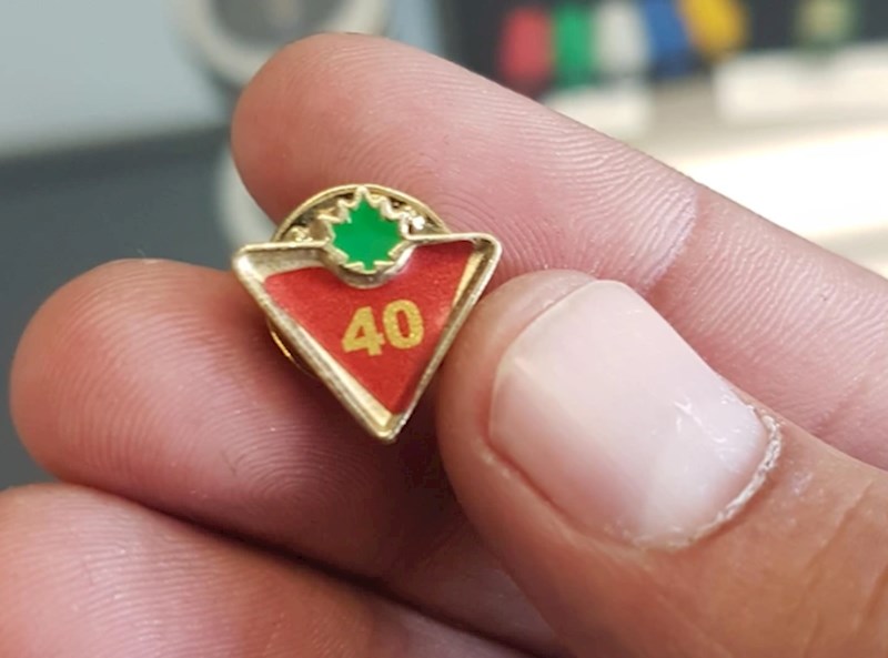 "Moj prijatelj je dobio ovo nakon što je na poslu radio 42 godine. Još nije ni dobro napravljeno!"