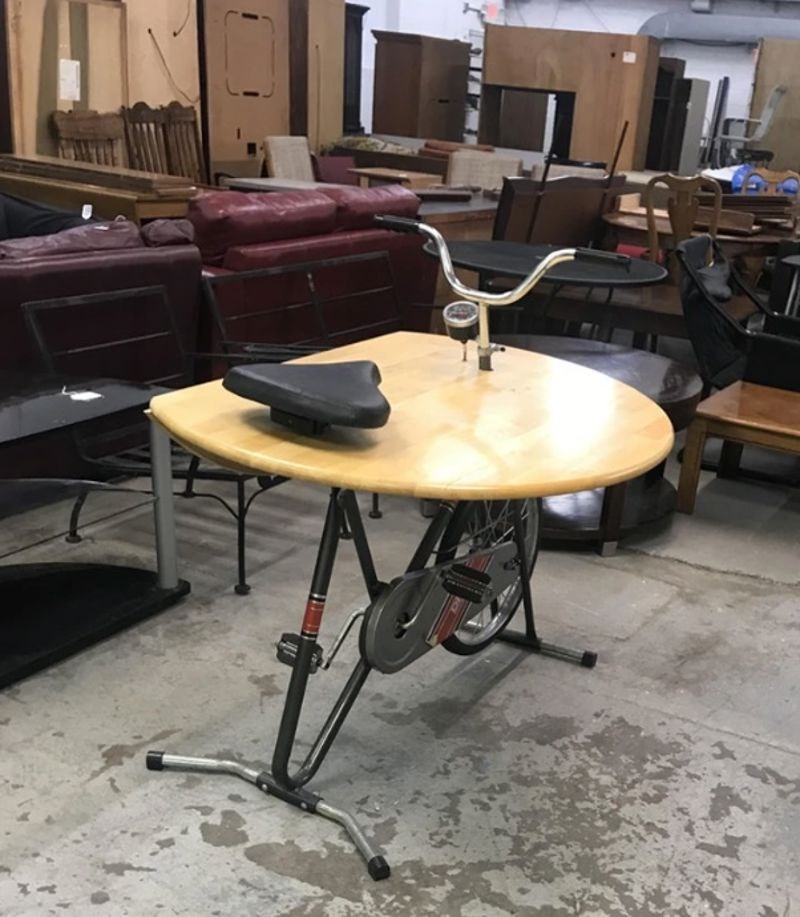 5. Ovo izgleda kao da je nekome bilo dosadno pa je napravljen eksperiment.