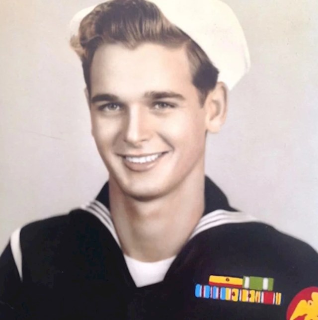 4. "Ovako je moj djed izgledao tijekom vojne službe, nakon toga je radio kao brijač."
