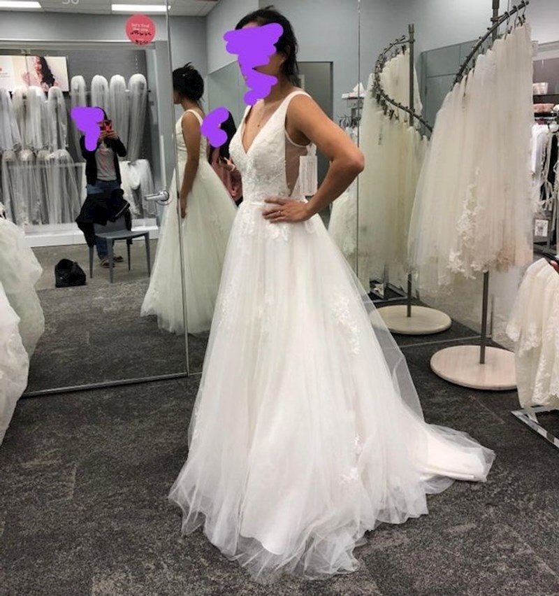 15. Nakon što je u salonu pronašla svoju vjenčanicu iz snova, ova mladenka je istu takvu pronašla po puno povoljnijoj cijeni u jednoj internetskoj trgovini!