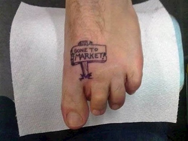 Muškarac kojem od rođenja fali prst na nozi odlučio je napraviti smiješnu tetovažu...