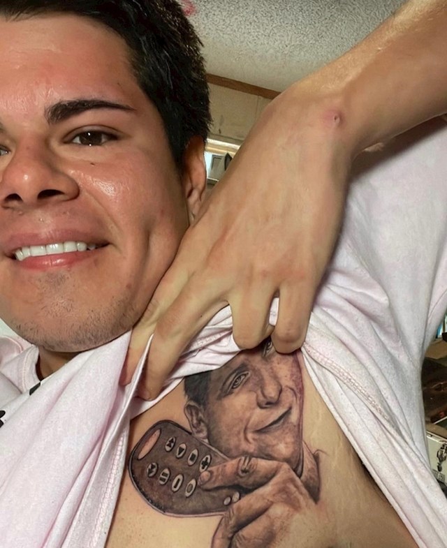 7. Lik je odlučio tetovirati Adama Sandlera, a onda završio s tetovažom koja uopće ne nalikuje glumcu