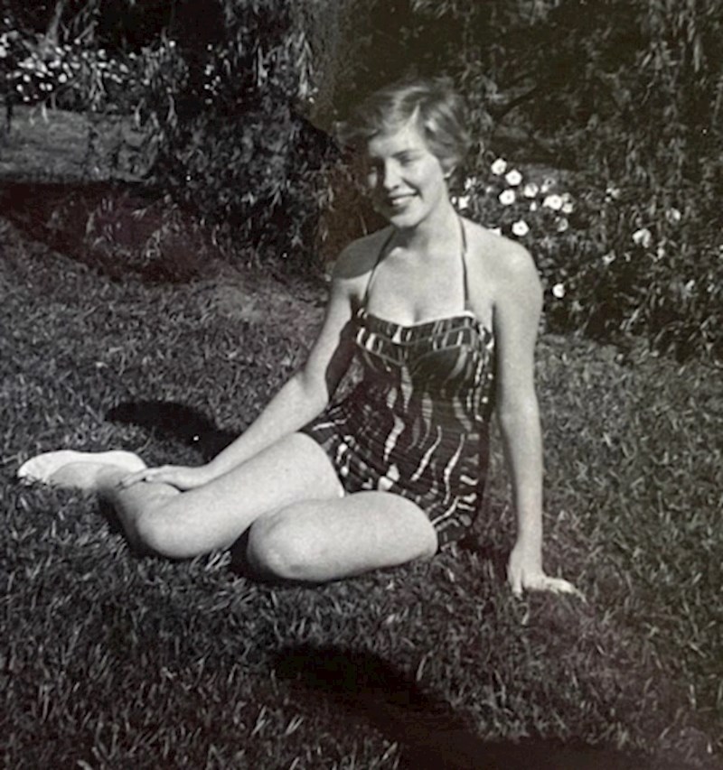 "Moja baka dok se sunčala - 1950."