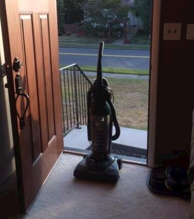 3. "Naš se pas boji usisivača pa kad želimo da dulje bude vani samo uređaj stavimo ispred ulaznih vrata"