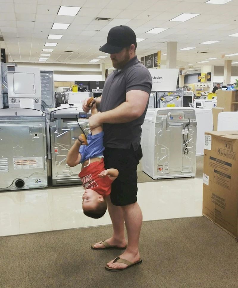 "Nije dao da mu obujemo tenisicu pa je tata smislio rješenje"