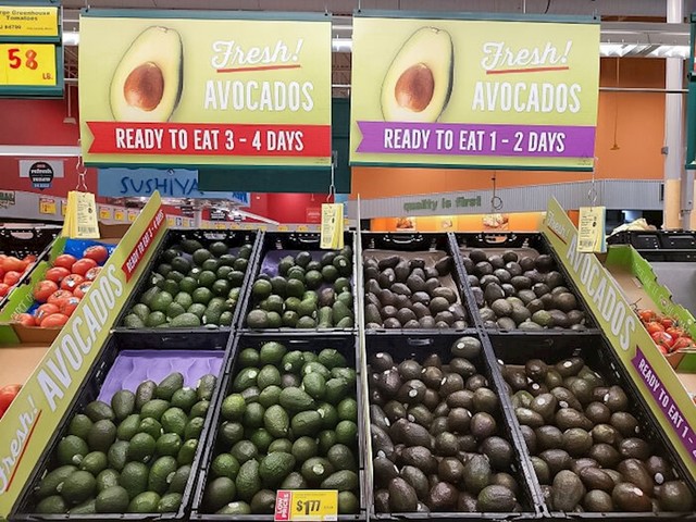 11. U ovoj trgovini su avokado rasporedili u košare po zrelosti