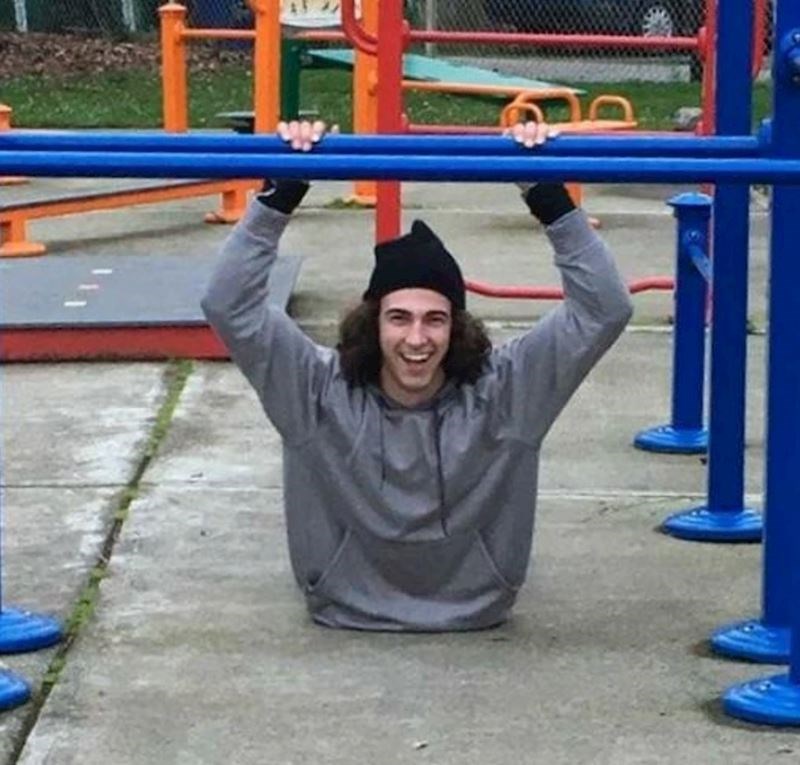 3. Tip na fotki izgleda kao da nema noge