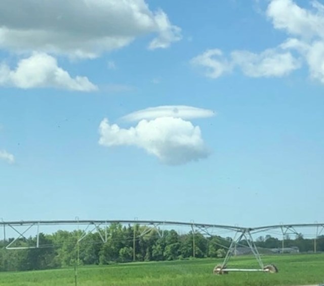 Oblak u obliku helikoptera