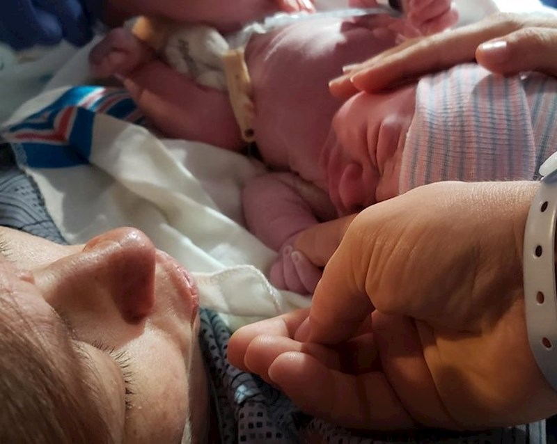 6. "Naša prva zajednička obiteljska fotografija"