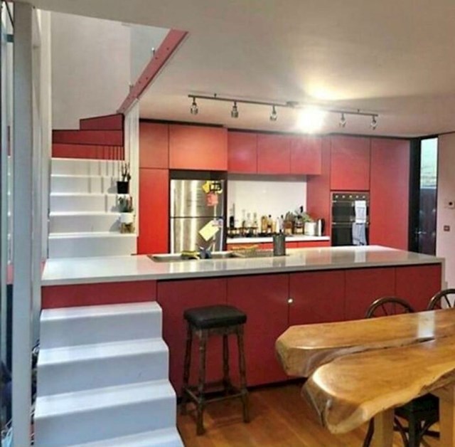 9. "Želi li netko kuhinju i stepenice u jednom?"