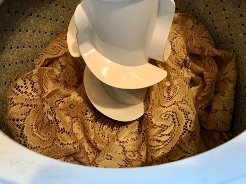 19. "Evo kako izgledaju bijele čipkaste zavjese nakon što se u prostoru u kojem su bile svakodnevno pušilo 20 godina"