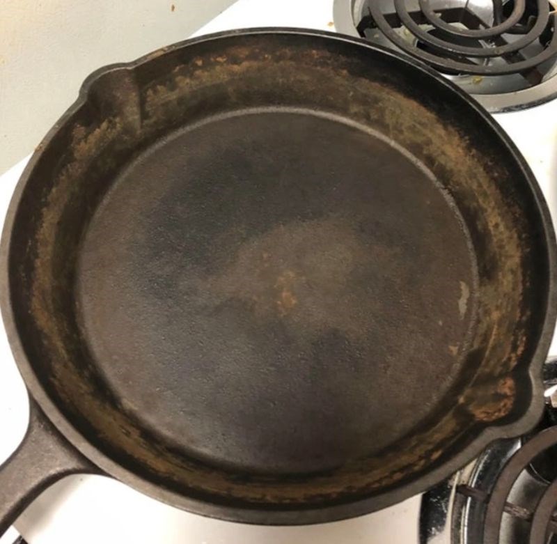 "Nije me bilo tri dana i umjesto da opere suđe, cimer je moju novu tavu ostavio u vodi i uništio je."