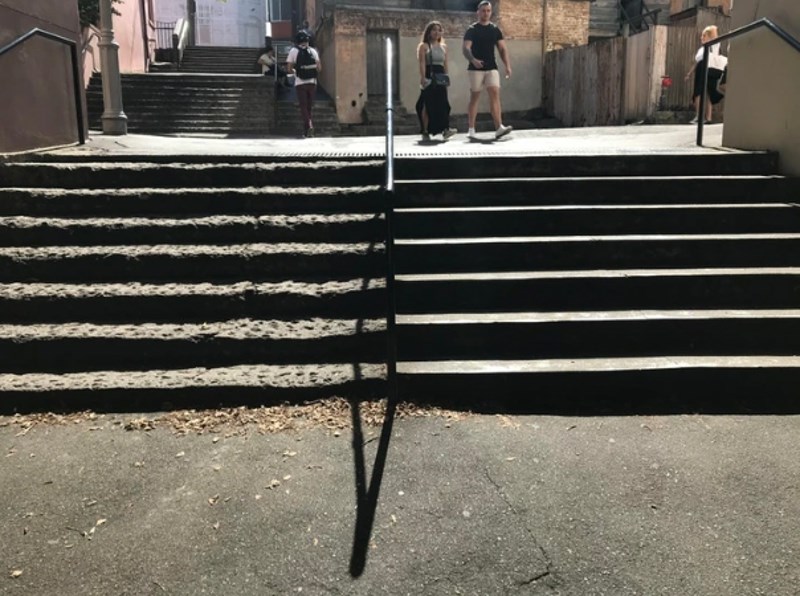 "Dio stepenica napravljen je 1829. godine, a drugi dio (desni) 2005. godine."