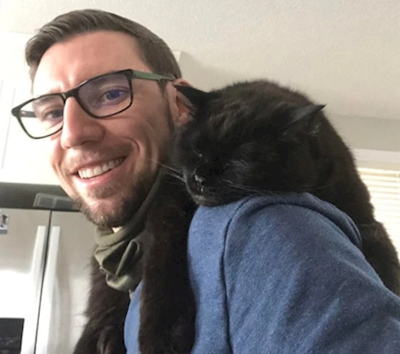 12. Kako samo opušteno spava