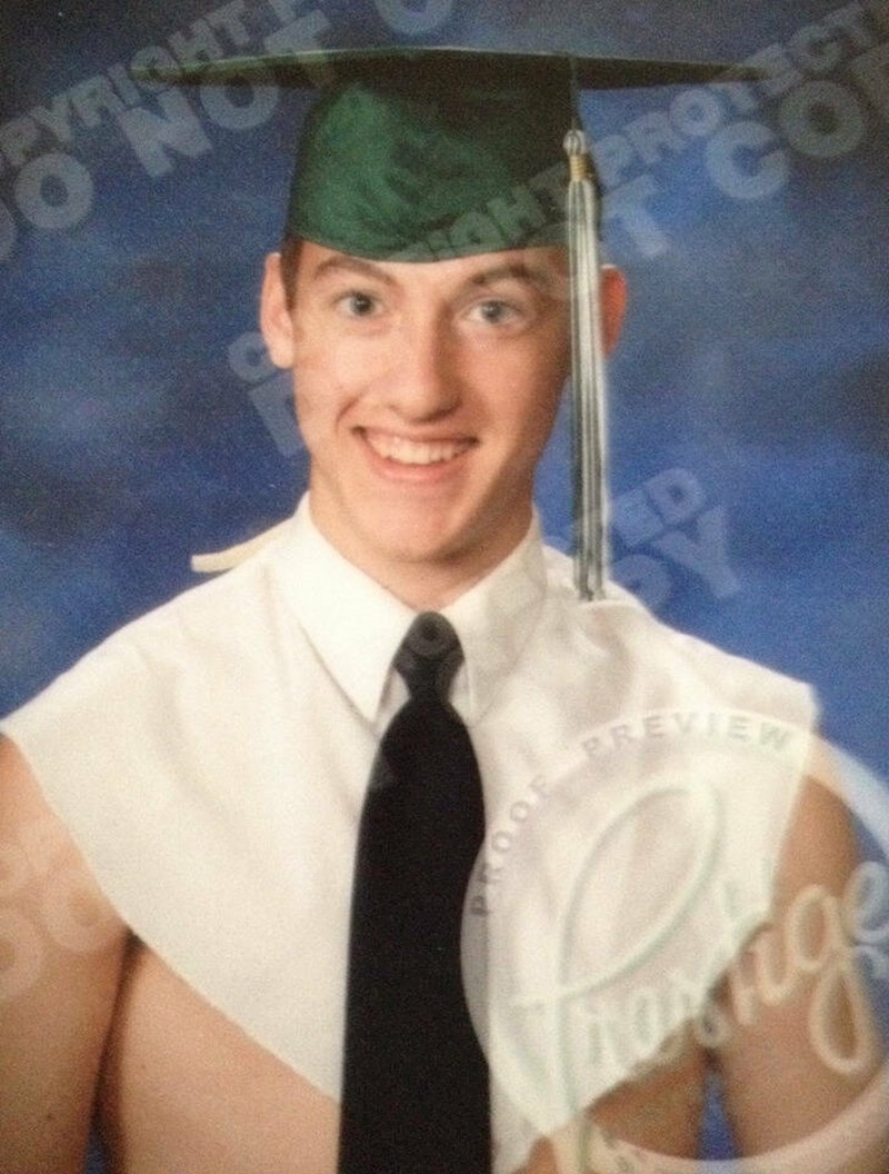 14. "Morao sam podmititi fotografa da mi dozvoli da se ovako slikam za godišnjak"