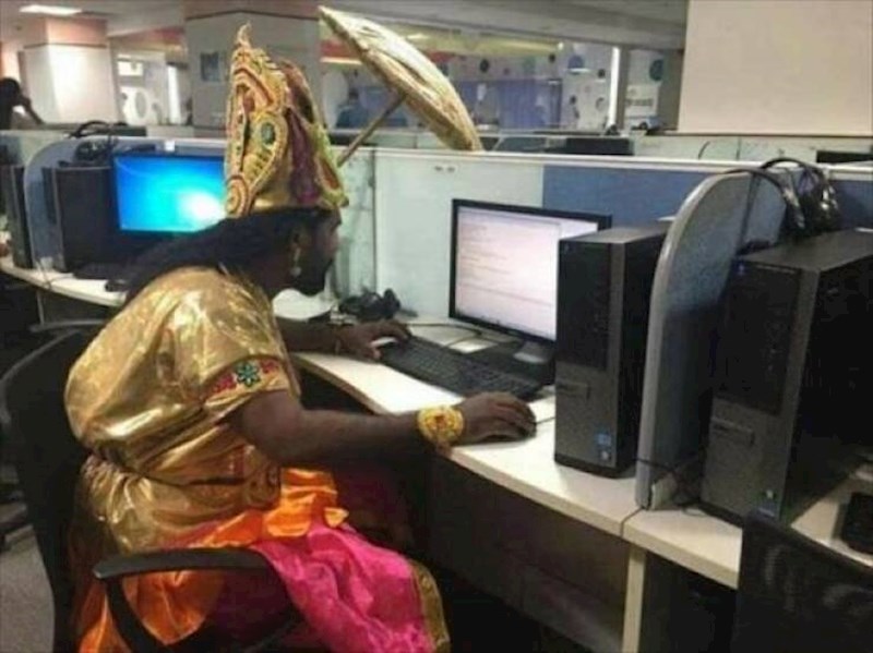 4. "Moj kolega je ovako došao na posao jer kasnije ide na kostimiranu zabavu. Svaki put kad bih ga pogledao sam se počeo smijati"