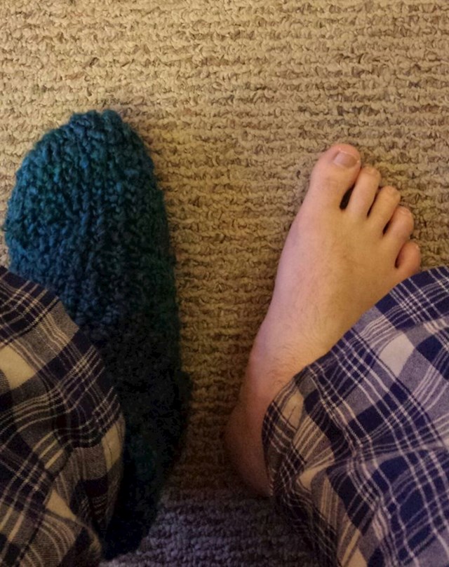 1. "Sestra mi je za Božić napravila samo jednu čarapu. Rekla mi je da ću drugu dobiti za rođendan jer joj se nije dalo dovršiti"