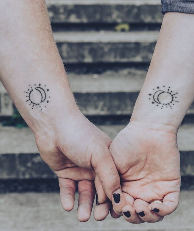 "Tetovaža sunca i mjeseca koji se nadopunjuju, baš kao što i mi nadopunjujemo jedno drugo"